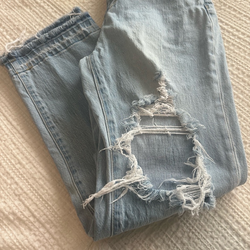 Universal Threads Light Blue Distressed Jeans - Picture 3 of 6